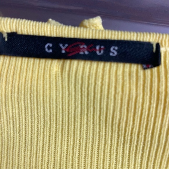 Cyrus Blouse Womens Size Large Sunshine Yellow Stretchy Ruffle Trim V-Neck Top - Picture 3 of 7